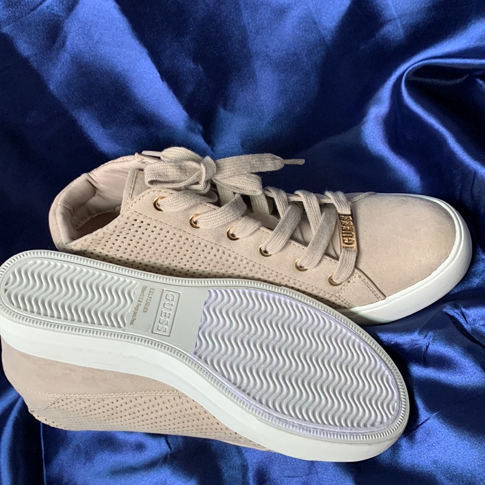 Guess Shoes - Picture 7 of 10